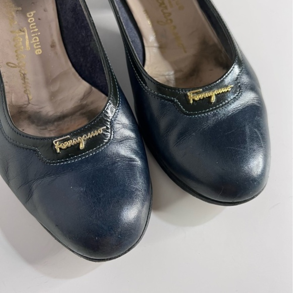 Vintage Salvatore Ferragamo Navy Leather Low Heeled  Signature Pumps Size 4.5